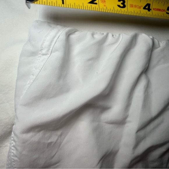 Under Armour Women's White Athletic Shorts XL - Picture 10 of 16